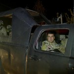 Poliziotti nei blindati controllano l'area Poliziotti nei blindati controllano l'area