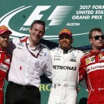 Il podio del Gran Prix delle Americhe di Austin, Texas: da sinistra Sebastian Vettel, secondo in classifica per la Ferrari; il tecnico Mercedes James Allison; il campione Lewis Hamilton, primo posto con la Mercedes, e il terzo in classifica Kimi Raikkonen, della scuderia di Maranello