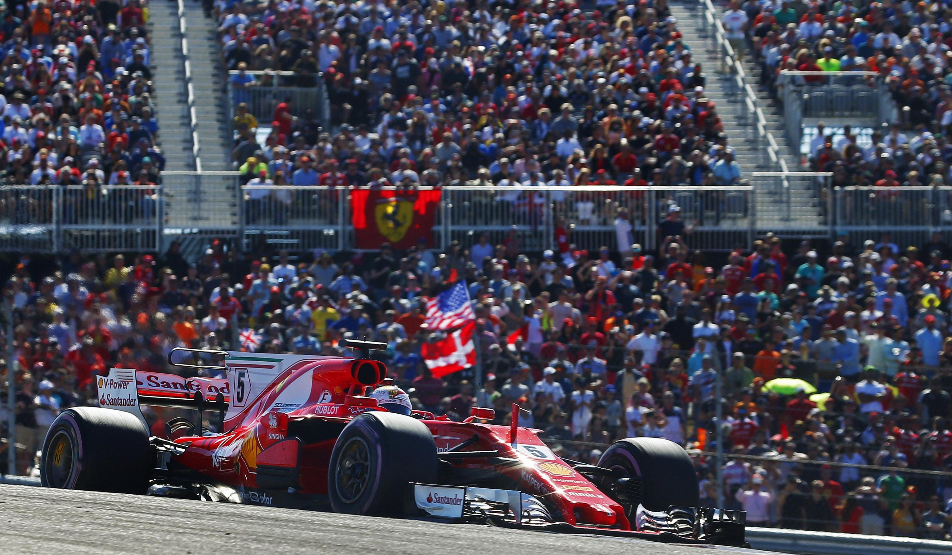 Il pilota tedesco della scuderia Ferrari Sebastian Vettel, in corsa sul circuito di Austin, Texas