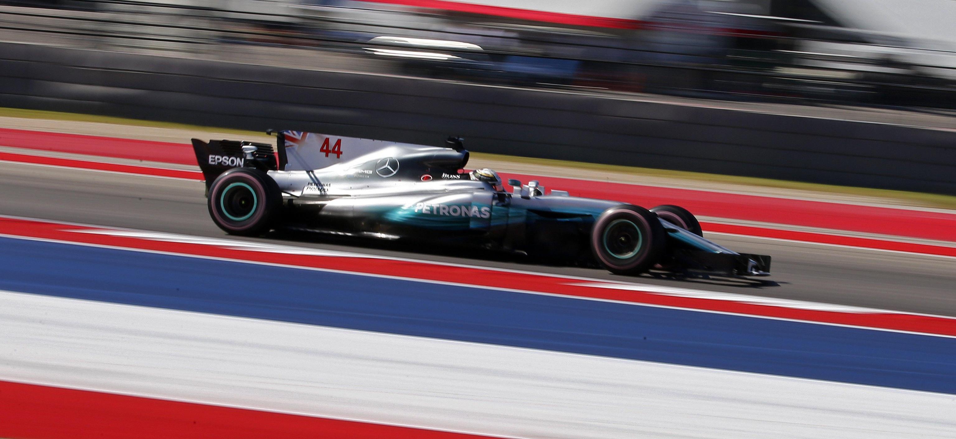 La Mercedes di Lewis Hamilton proiettata verso la vittoria, al Gran Prix delle Americhe