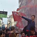 Nel corteo a Firenze sfila un cartello: "Cercasi regolamentazione"