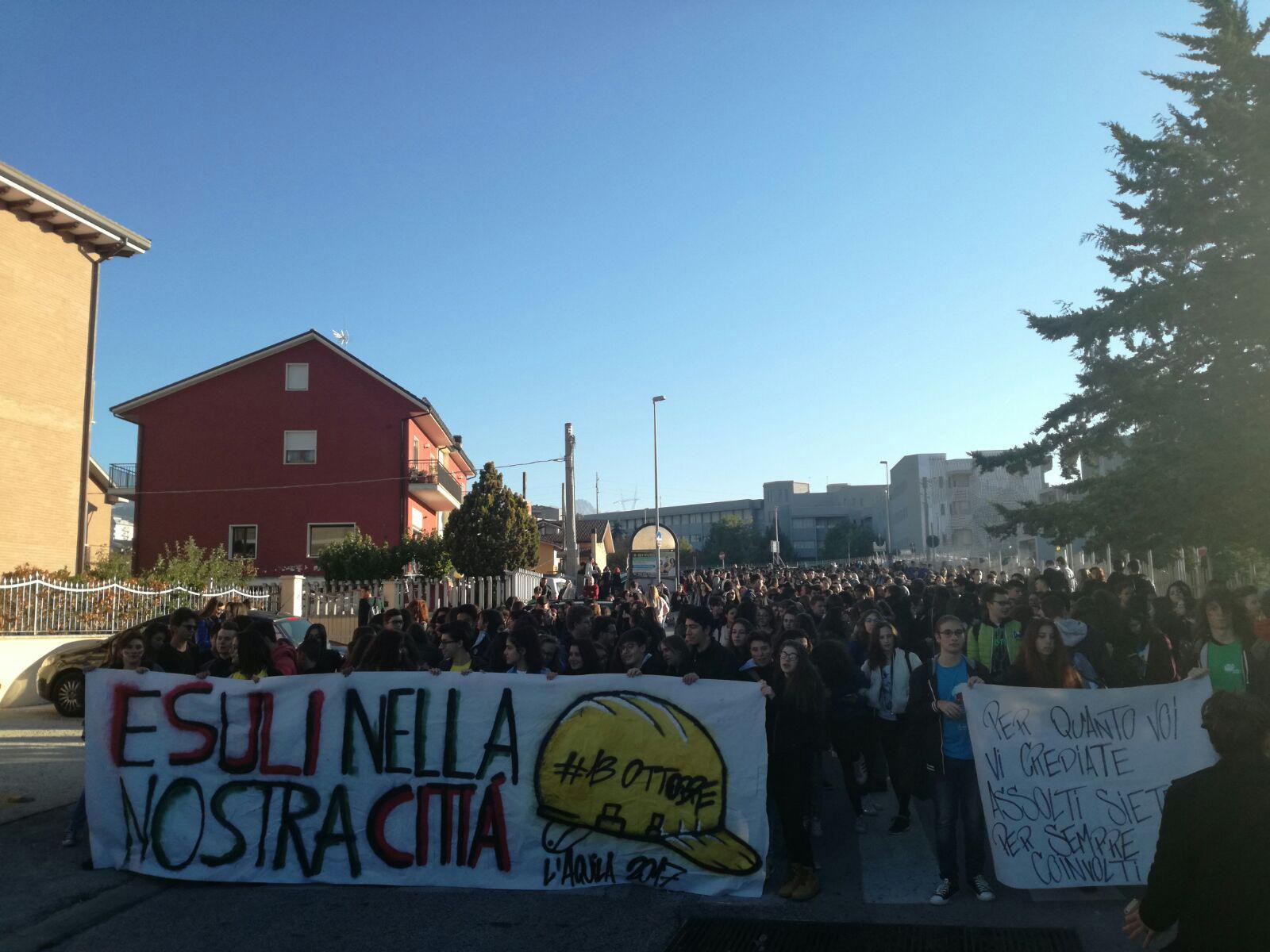 Momento manifestazione a L'Aquila