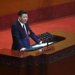 Il presidente Xi Jinping tiene il suo discorso alla platea, probabilmente sarà ancora lui il segretario del partito per i prossimi 5 anni