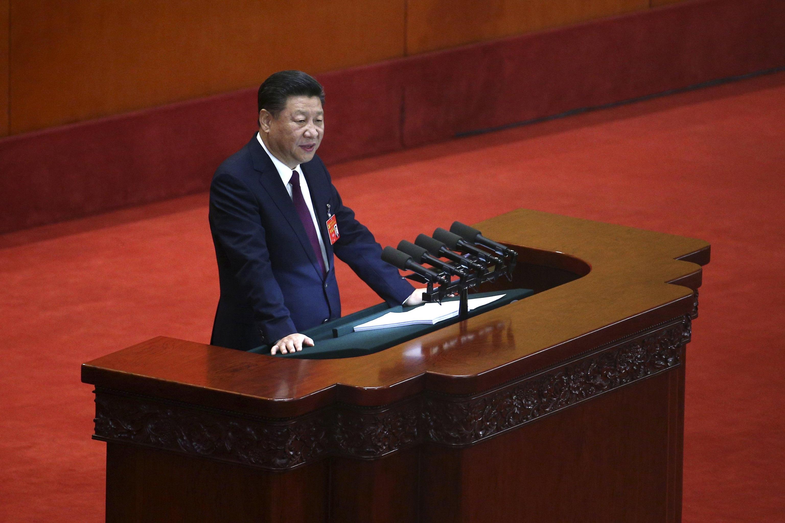 Il presidente Xi Jinping tiene il suo discorso alla platea, probabilmente sarà ancora lui il segretario del partito per i prossimi 5 anni