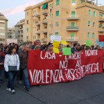 La testa del corteo sfilato per le strade del centro di Ostia in risposta all'aggressione di Roberto Spada al giornalista Rai Daniele Piervincenzi