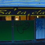 Accanto all'ingresso proseguono i lavori per la riapertura del bar della sala spettacoli