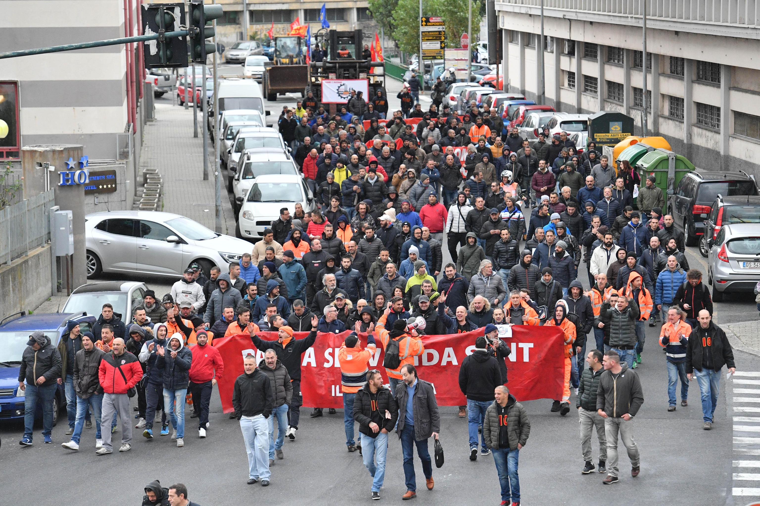 Il corteo ha fatto registrare pesanti rallentamenti nelle aree più vicine al centro città