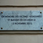 All'entrata si trova la targa commemorativa per le vittime e i feriti della strage. Fra queste anche l'italiana Valeria Solesin