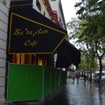 I tre terroristi lasciarono la propria auto in questa via, davanti al locale, facendo subito dopo irruzione