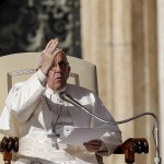 La benedizione di Papa Francesco ai fedeli