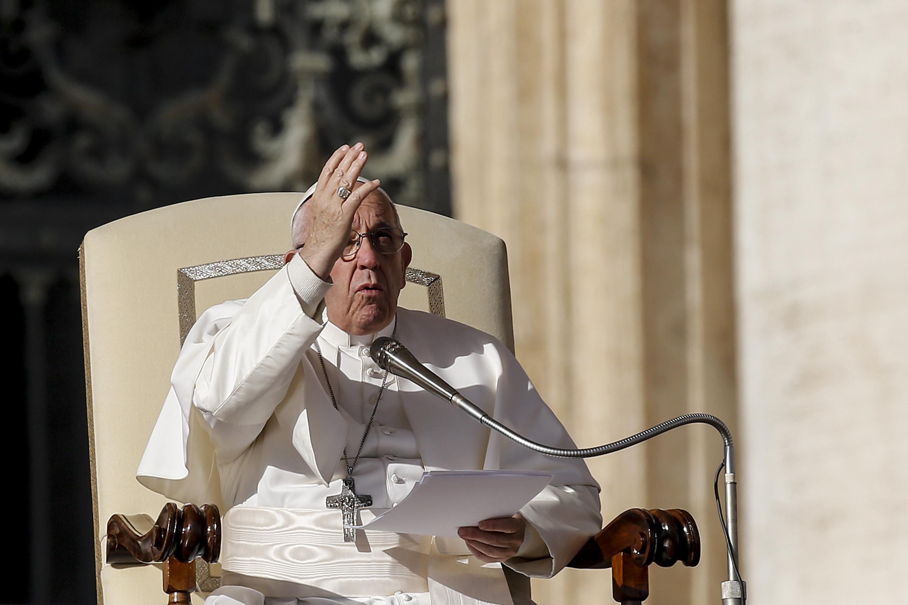 La benedizione di Papa Francesco ai fedeli