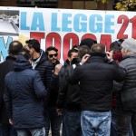 I tassisti protestano davanti al ministero dei Trasporti in piazza Porta Pia