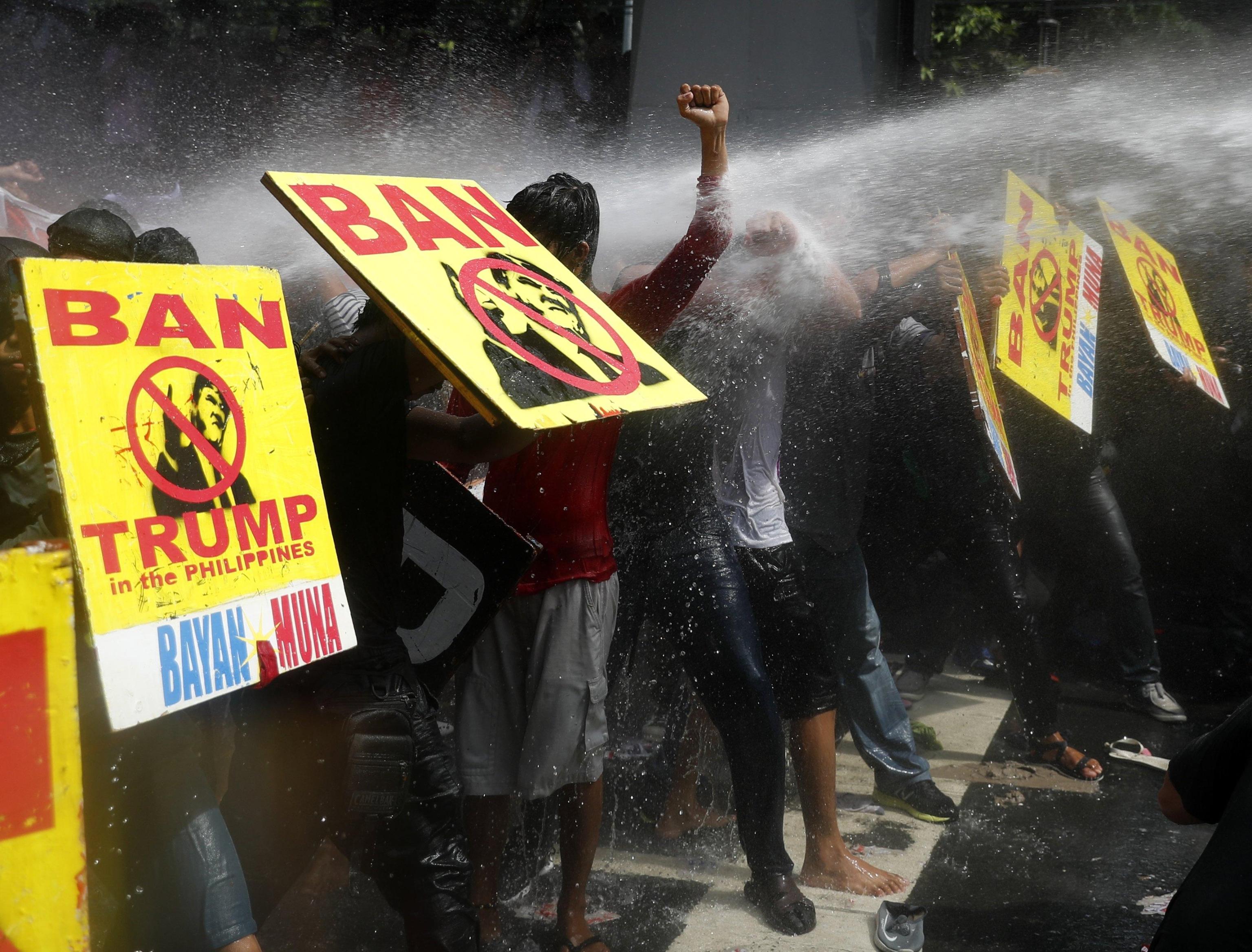 "Ban Trump" è stato lo slogan più usato dai manifestanti