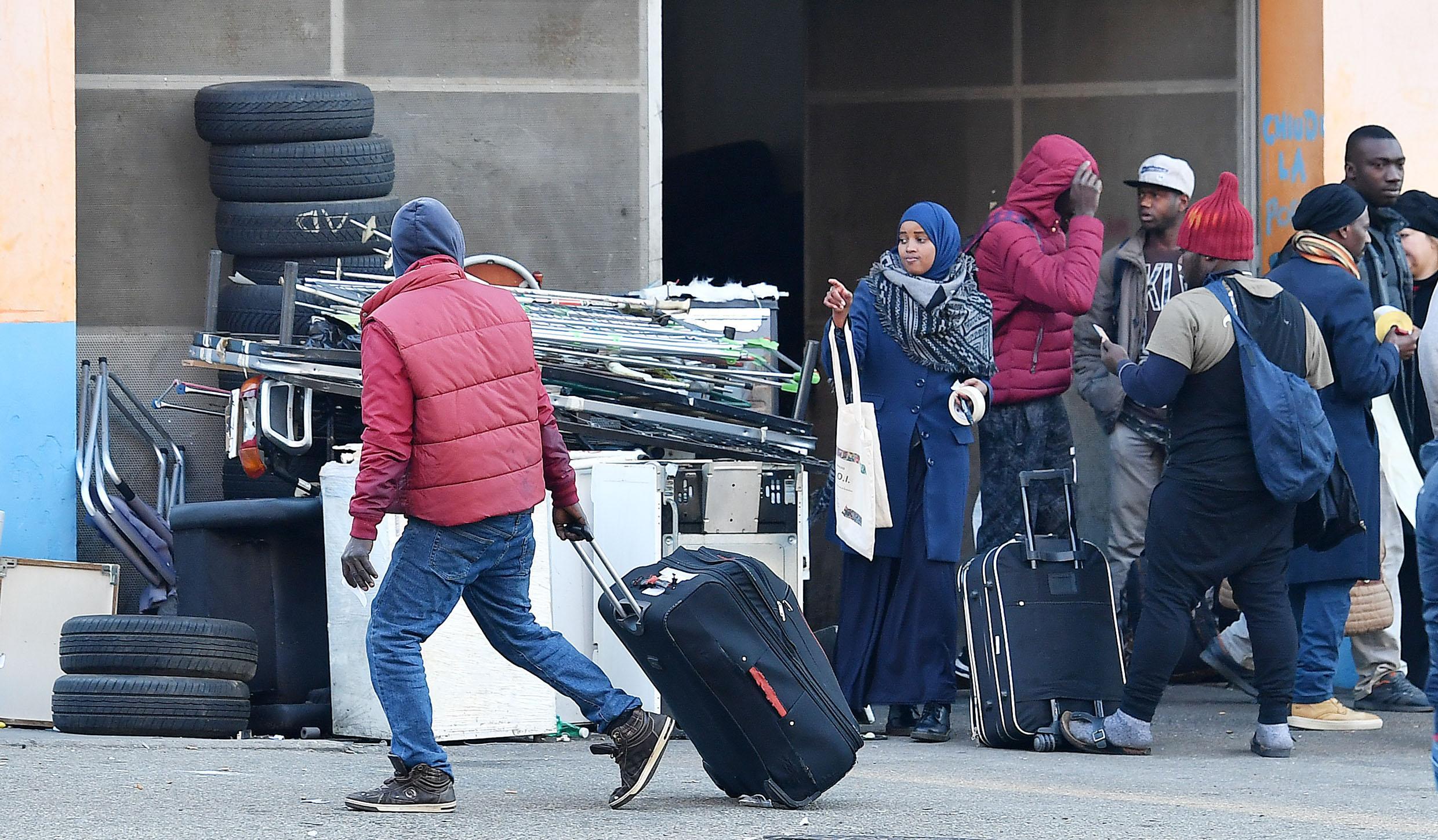 I migranti si mobilitano per andarsene. Saranno ospitati negli edifici della Curia torinese