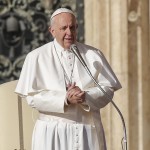 Papa Francesco in Piazza San Pietro per l'udienza generale del mercoledì