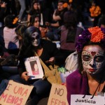 La Calavera Catrina è una figura culturale che viene abbinata al "Dia de Muertos", il giorno dei morti, che si celebra l'1 novembre