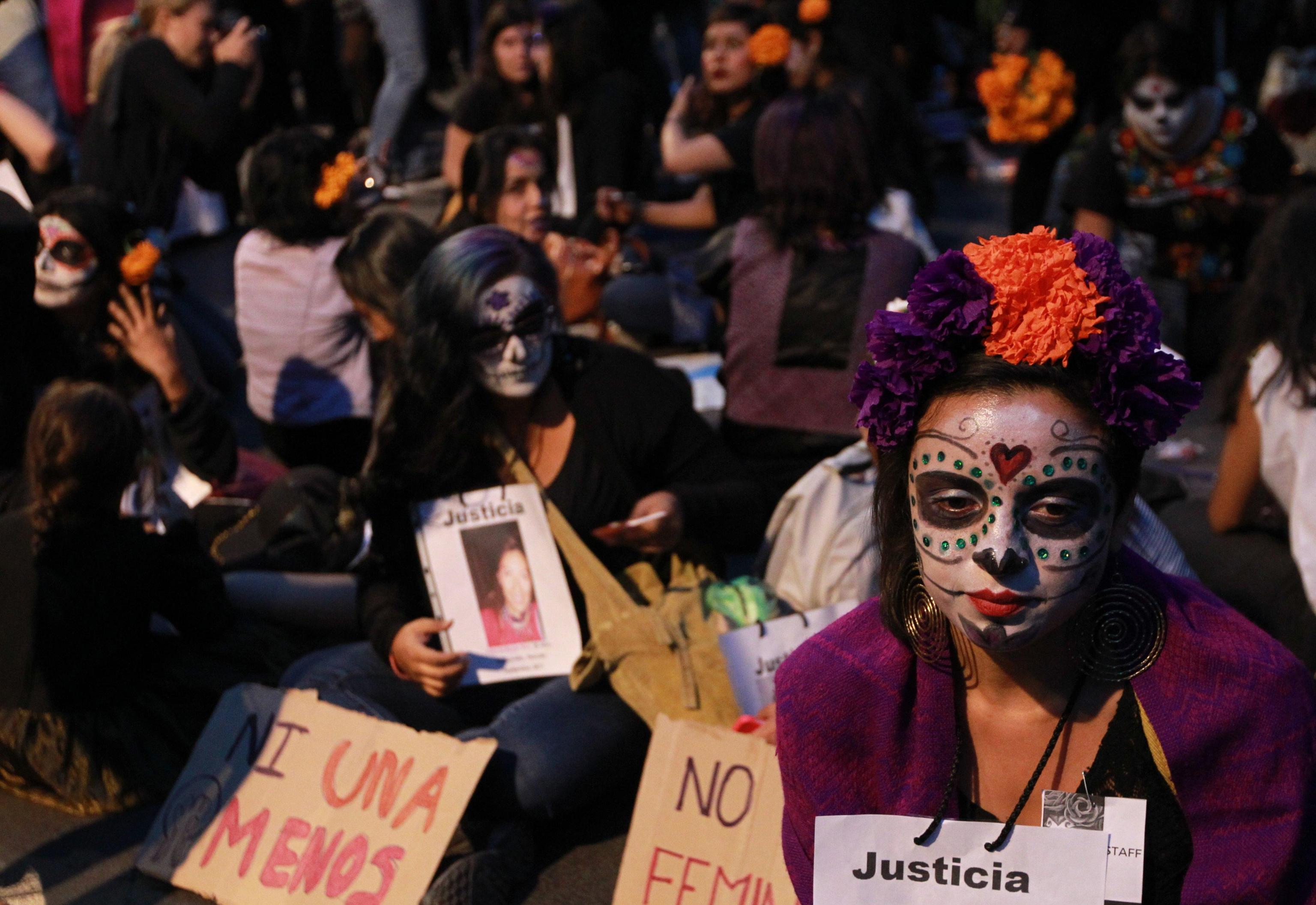 La Calavera Catrina è una figura culturale che viene abbinata al "Dia de Muertos", il giorno dei morti, che si celebra l'1 novembre