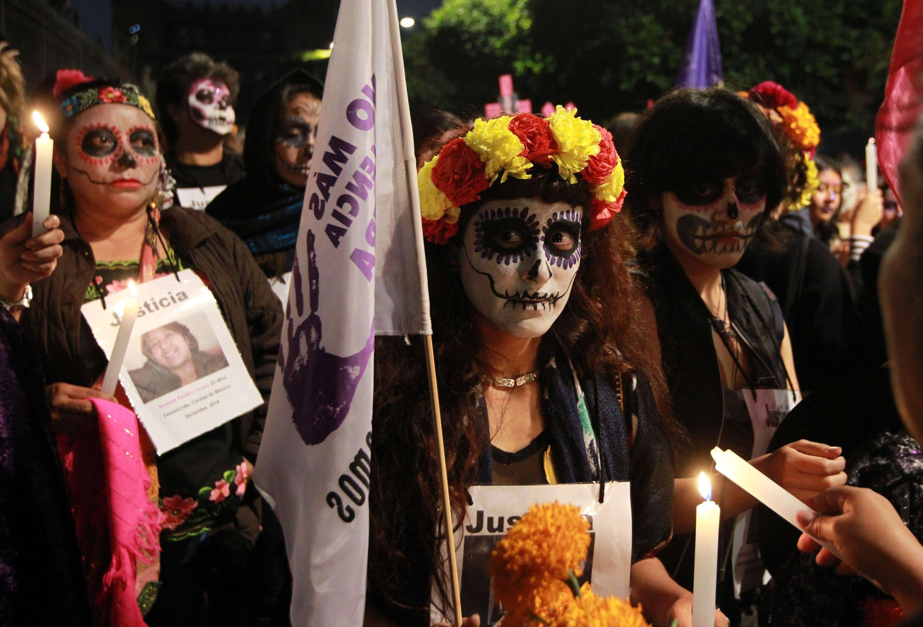 L'1 novembre migliaia di Catarina sono scese per le strade di Città del Messico per protestare contro i femminicidi