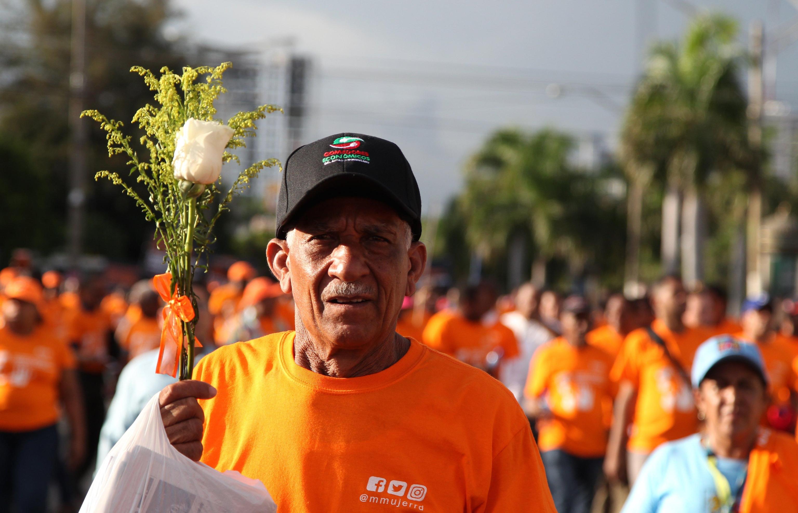 Sono stati centinaia i dominicani nelle strade. Giovani e meno giovani uniti contro le violenze sulle donne