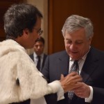 Il Magnifico Rettore consegna a Tajani il sigillo della Lumsa
