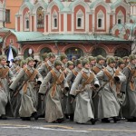 Oltre ai militari sfilano anche gli studenti delle accademie come la Suvorov e la Scuola di Musica militare di Mosca