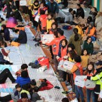 I cittadini radunati in un palazzetto dello sport a Pohang dopo il sisma I cittadini radunati in un palazzetto dello sport a Pohang dopo il sisma