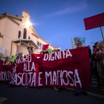 Lo striscione di apertura del corteo di sabato: "No alla violenza fascista e mafiosa"