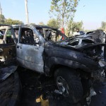 L'automezzo è stato colpito da una moto imbottita di esplosivo che ha ucciso tre agenti e ne ha feriti altri sei