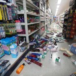 La scossa ha fatto cadere i prodotti dagli scaffali di un supermercato di Pohang