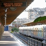 La banchina deserta della stazione Ostiense dopo l'inizio dello sciopero