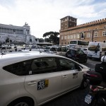Traffico paralizzato in Piazza venezia a Roma