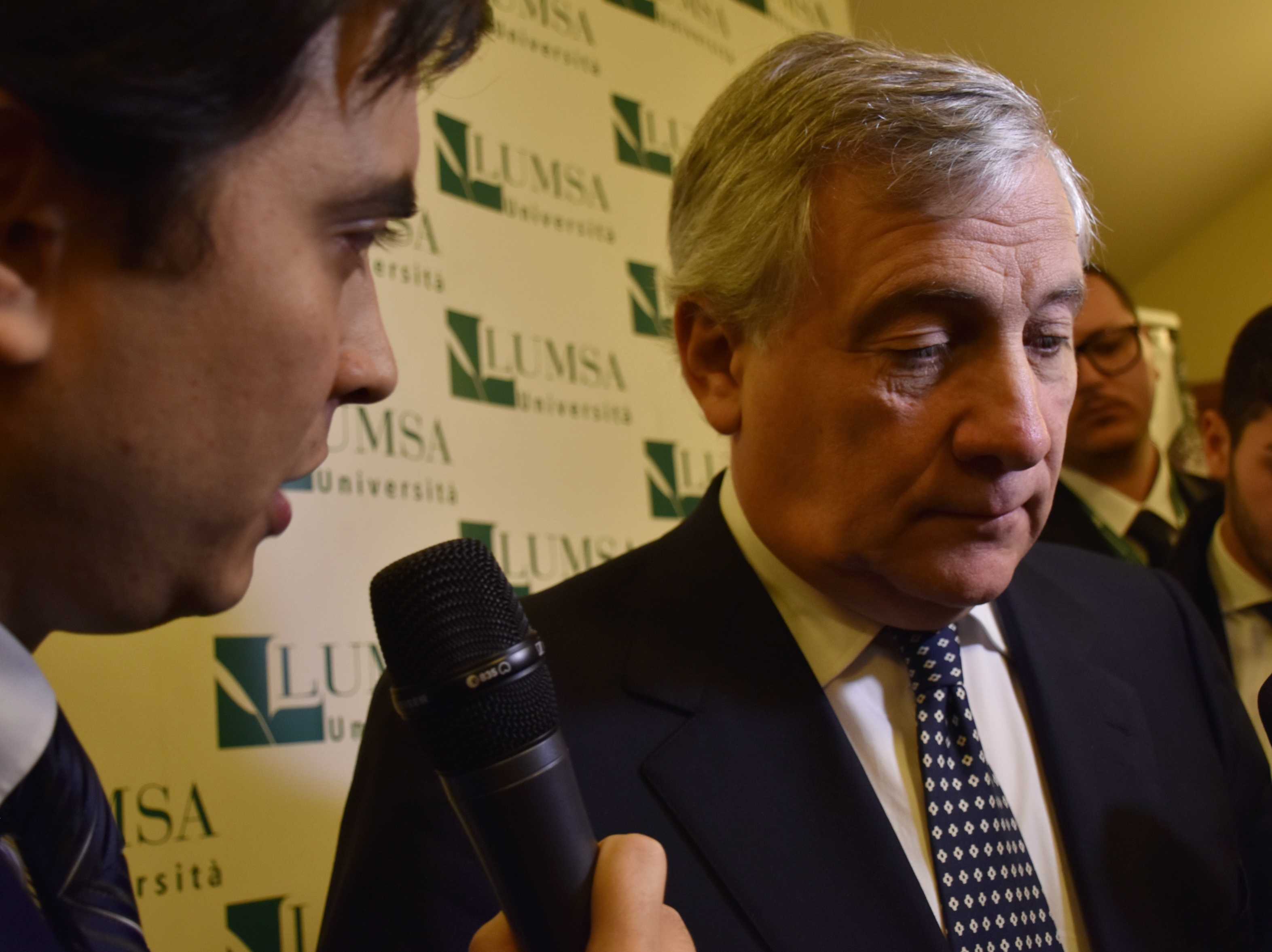 Il Presidente sottoposto ad un'intervista dagli studenti del Master