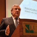 Antonio Tajani risponde agli studenti