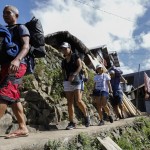 Per farsi fare un tatuaggio da Whang-Old c’è chi è disposto anche a fare lunghi tratti a piedi tra le montagne delle Filippine. L’artista è anche diventata un fenomeno di colore in tutto lo stato