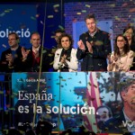 Il candidato del PP, Xavier Garcia Albiol, applaude lo slogan del suo partito prima delle elezioni regionali catalane, il cartellone recita: “La Spagna è la soluzione”. Albiol combatte la causa indipendentista in minoranza