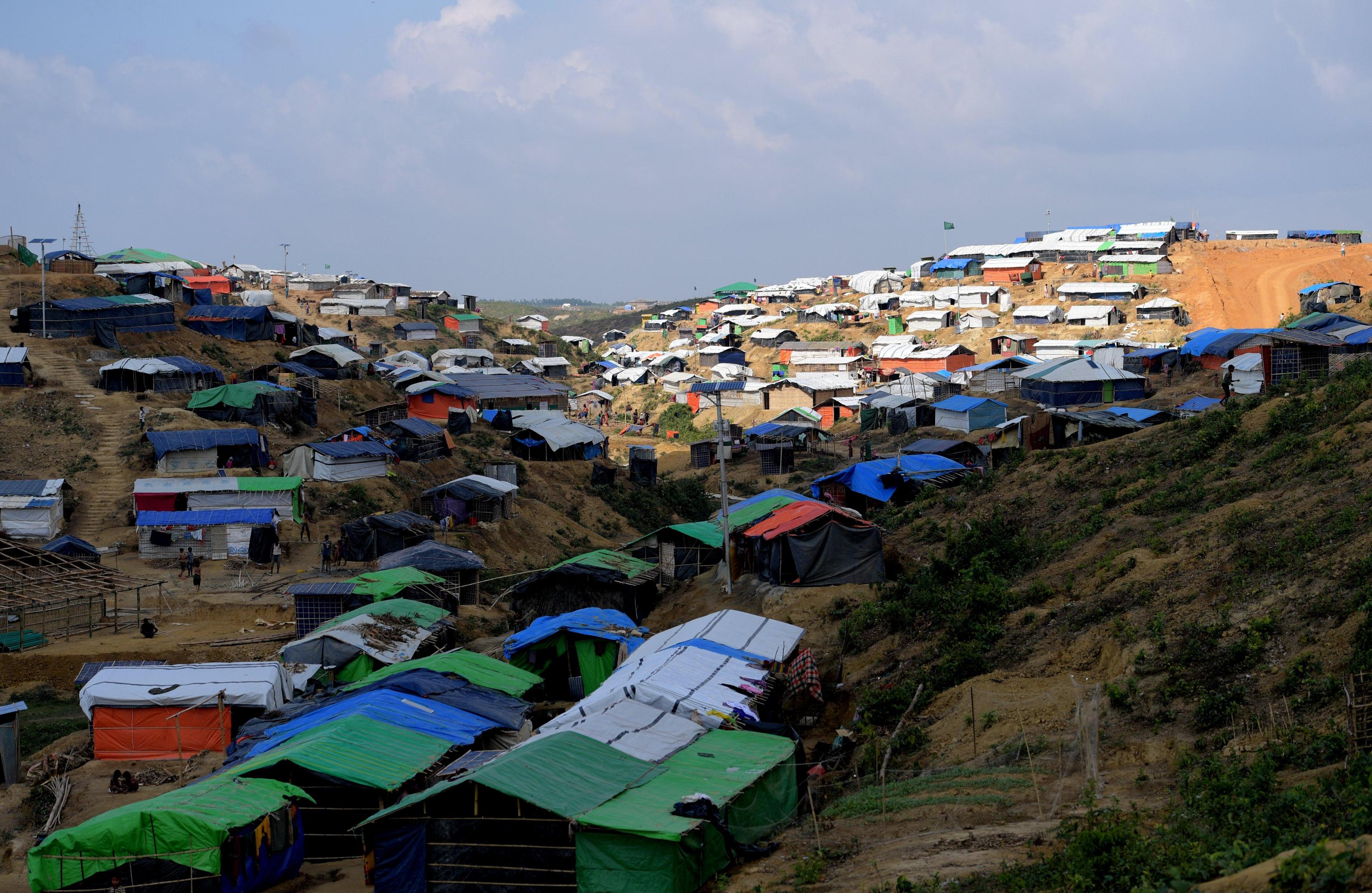 Panoramica di tende e baracche