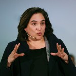 La sindaca di Barcellona e candidata del partito “Catalunya en Comu-Podem”, Ada Colau, parla durante il meeting.