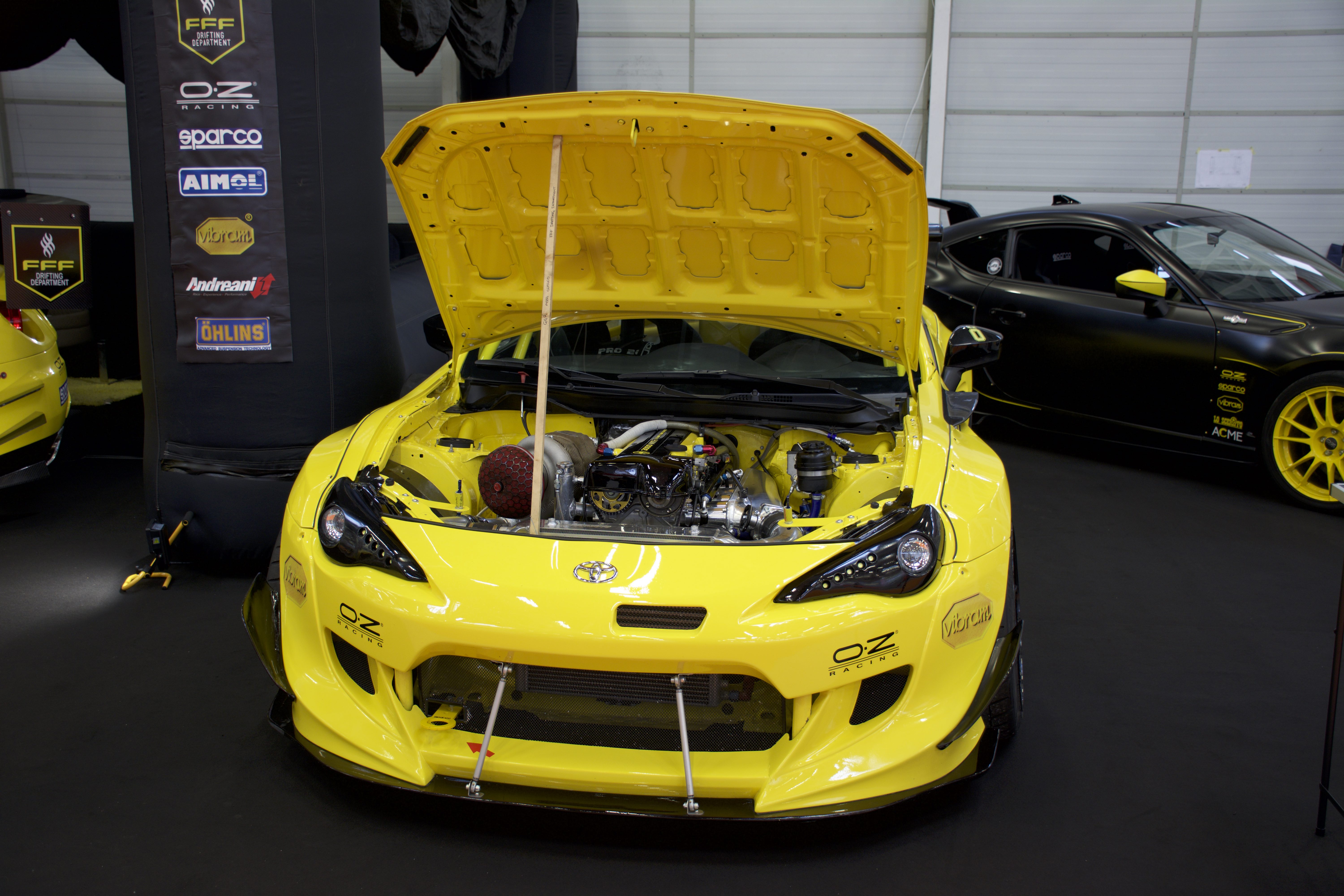 Spazio anche al tuning e a questa Toyota GT86 in versione drifting Spazio anche al tuning e a questa Toyota GT86 in versione drifting