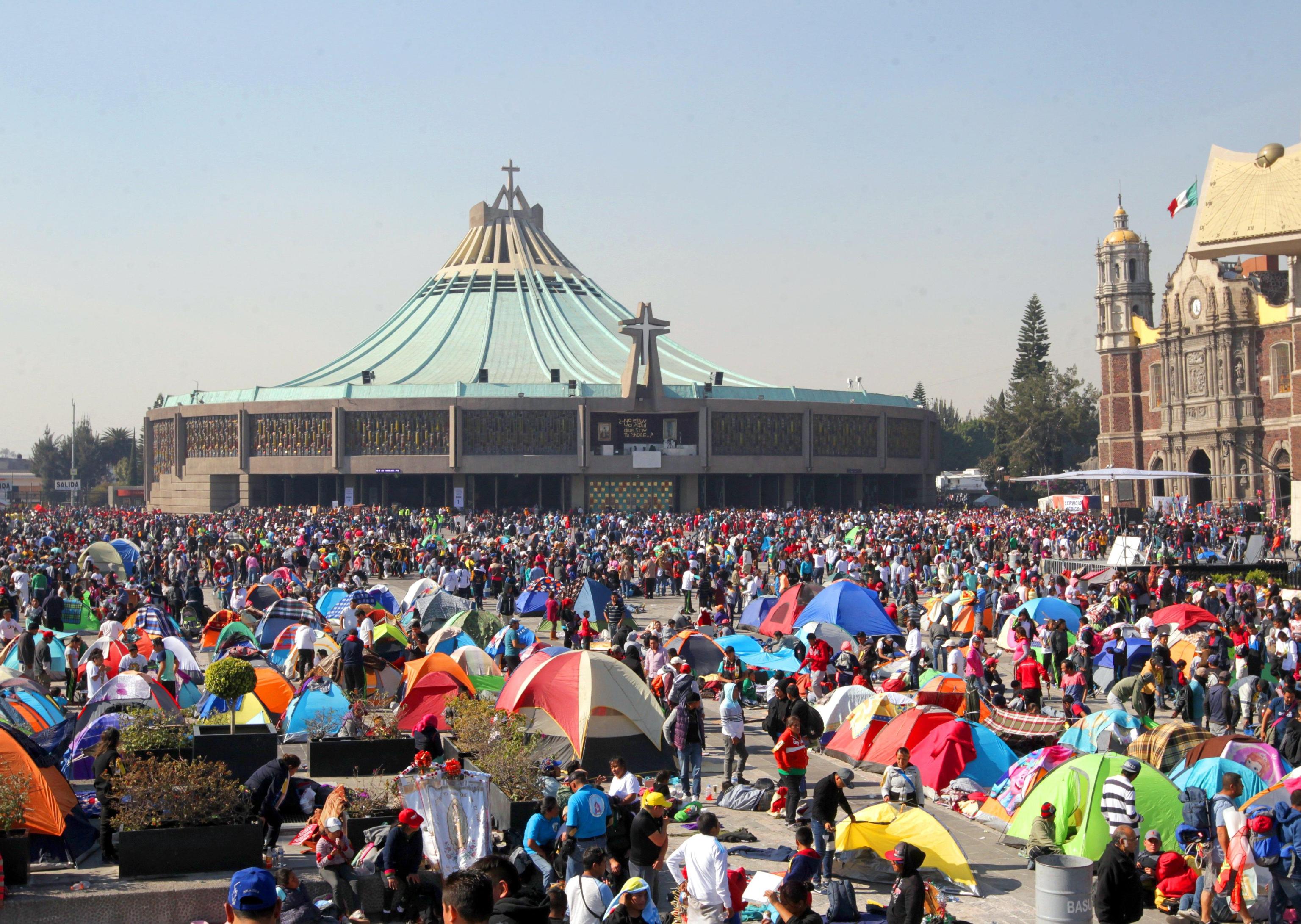 La Basilica di Guadalupe a Città del Messico gremita di pellegrini