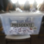 La foto mostra una delle scatole adibite al conteggio elettorale durante il secondo turno delle elezioni presidenziali