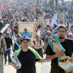 Pellegrini in marcia per rendere omaggio alla "Madre dell'America Latina" a seguito dell'apparizione nel 1531