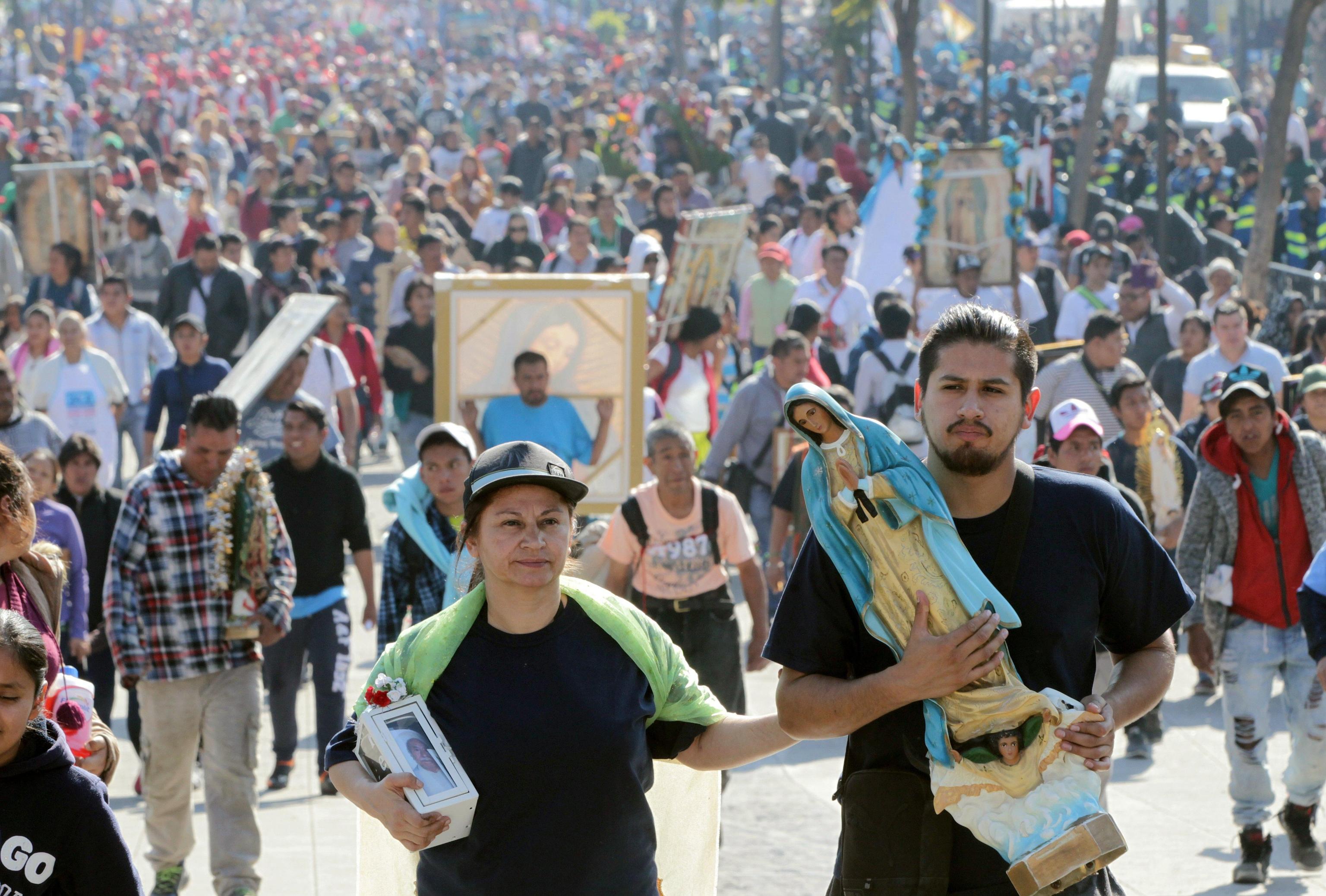 Pellegrini in marcia per rendere omaggio alla "Madre dell'America Latina" a seguito dell'apparizione nel 1531