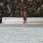 Il Papa con le Guardie Svizzere Il Papa con le Guardie Svizzere