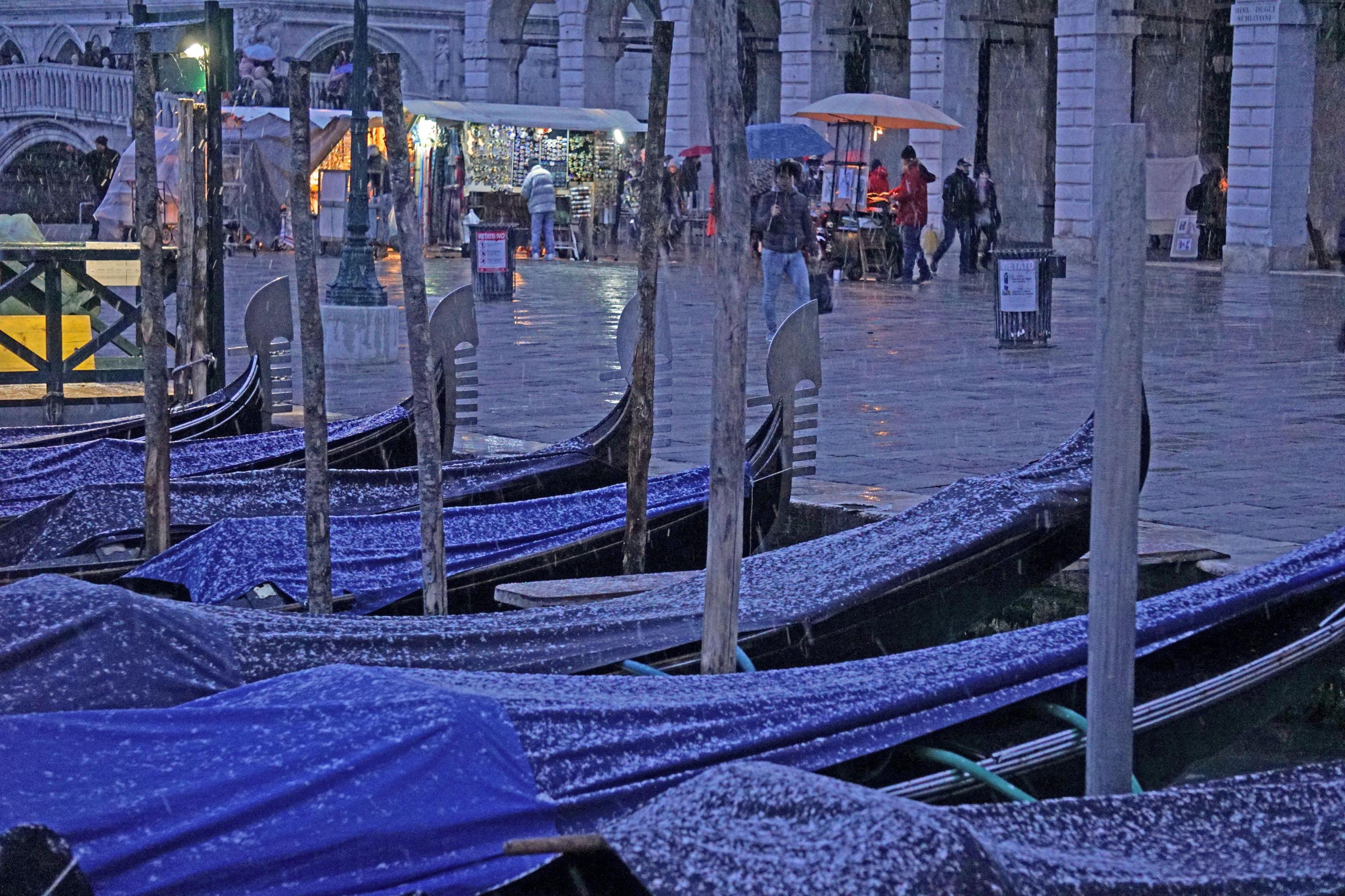 Maltempo: neve in Veneto. Venezia sotto la neve