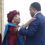 Il Capo di Stato del Congo saluta la presidente uscente della Liberia Ellen Johnson Sirleaf, prima donna africana a ricoprire questo ruolo Il Capo di Stato del Congo saluta la presidente uscente della Liberia Ellen Johnson Sirleaf, prima donna africana a ricoprire questo ruolo