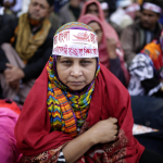 Il primo piano di una delle insegnanti Il primo piano di una delle insegnanti