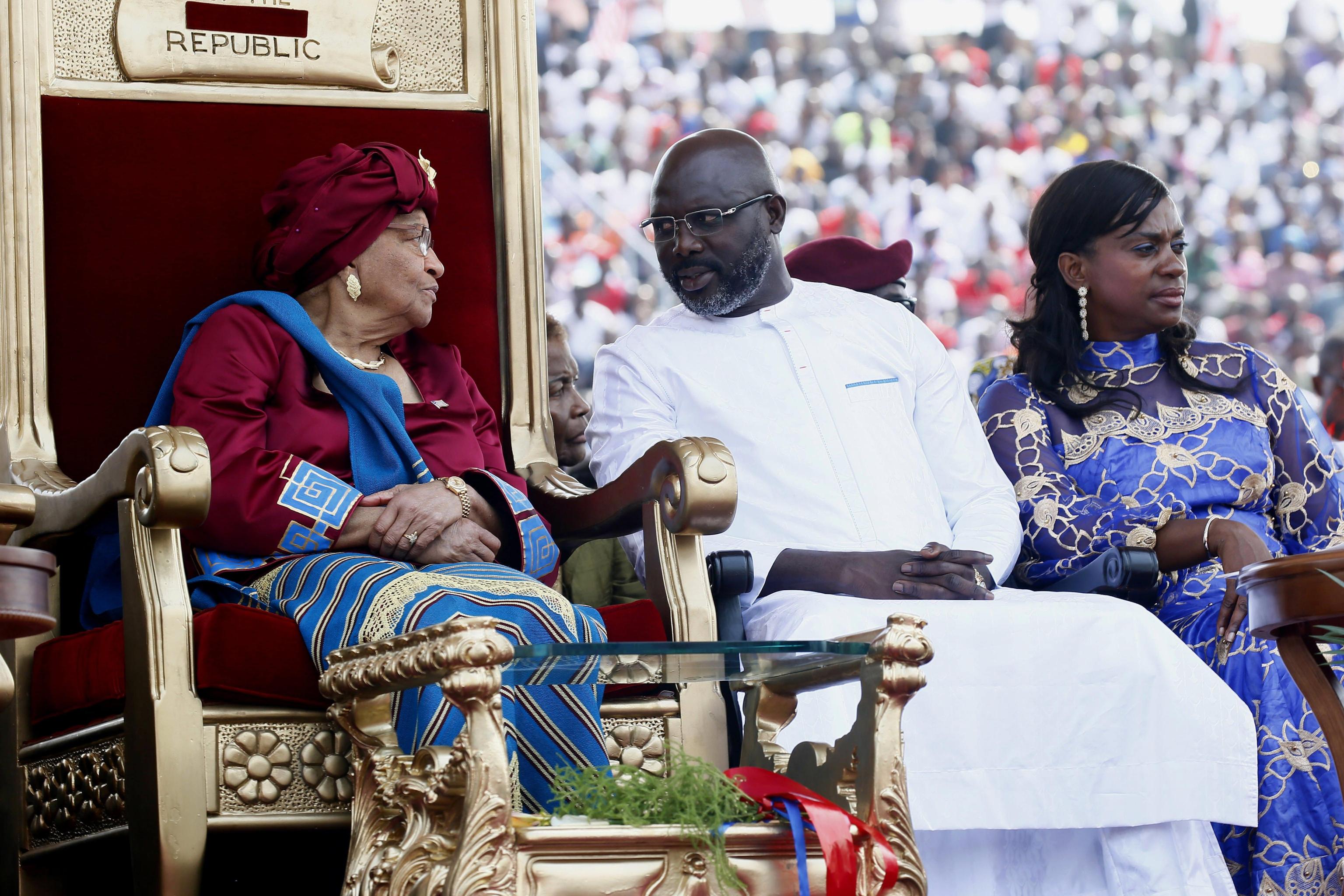 George Weah insieme alla presidente uscente Ellen Johnson Sirleaf, già premio Nobel per la Pace nel 2011 George Weah insieme alla presidente uscente Ellen Johnson Sirleaf, già premio Nobel per la Pace nel 2011