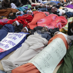 Sdraiati davanti al National Press Club di Dhaka Sdraiati davanti al National Press Club di Dhaka