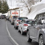 Cervinia: lunghe code sulle strade, chiuse per il pericolo valanghe