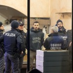 Oltre a polizia e carabinieri, anche la guardia costiera ha preso parte all'operazione